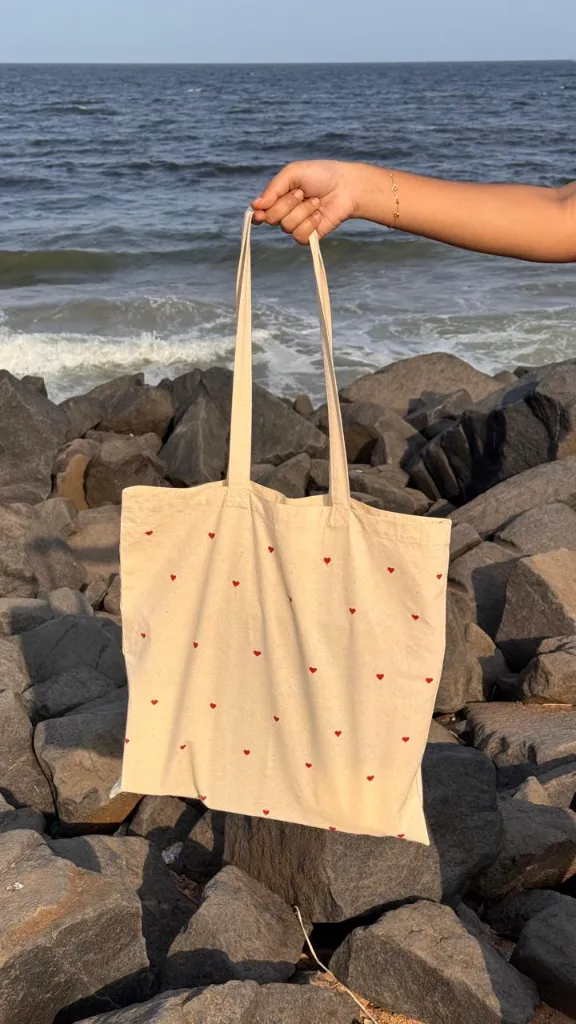 tiny heart tote 2.webp
