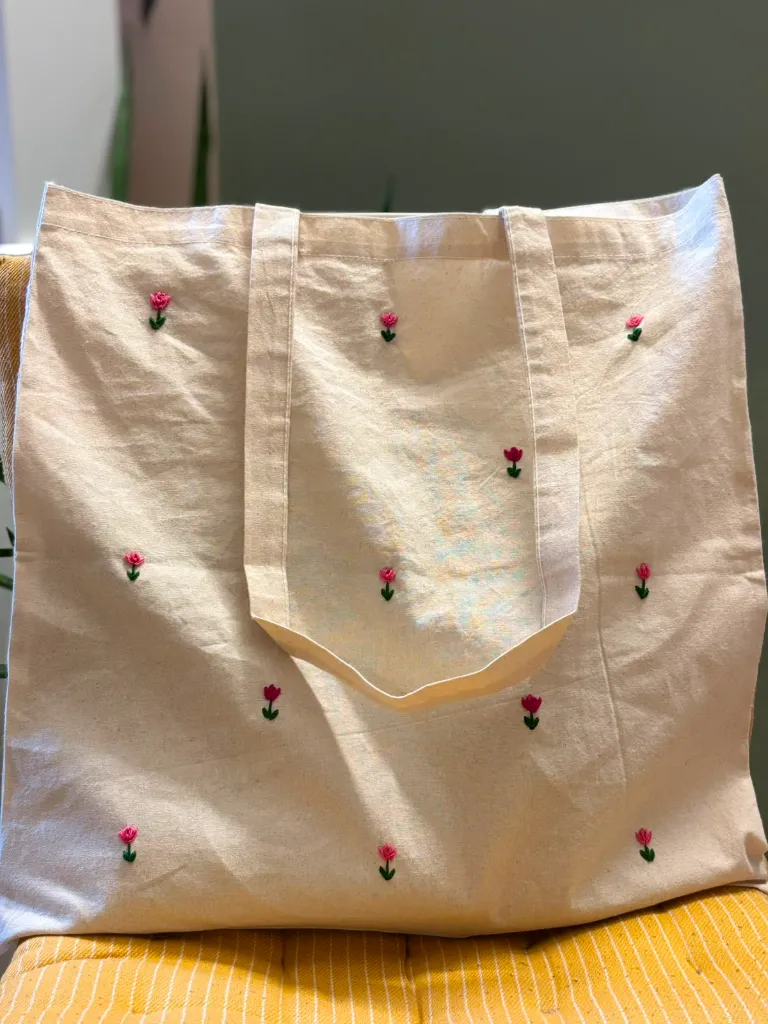 pink tulip tote 2.webp